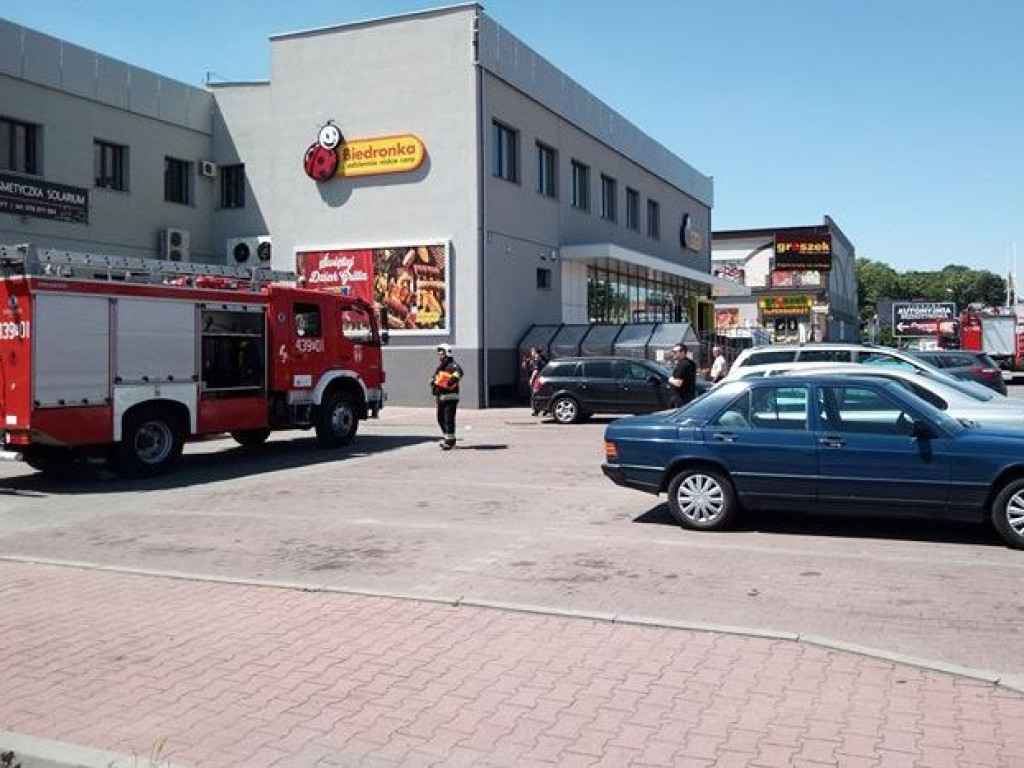 Ewakuacja klientów Biedronki w Sławie. Uwolnił się dwutlenek węgla