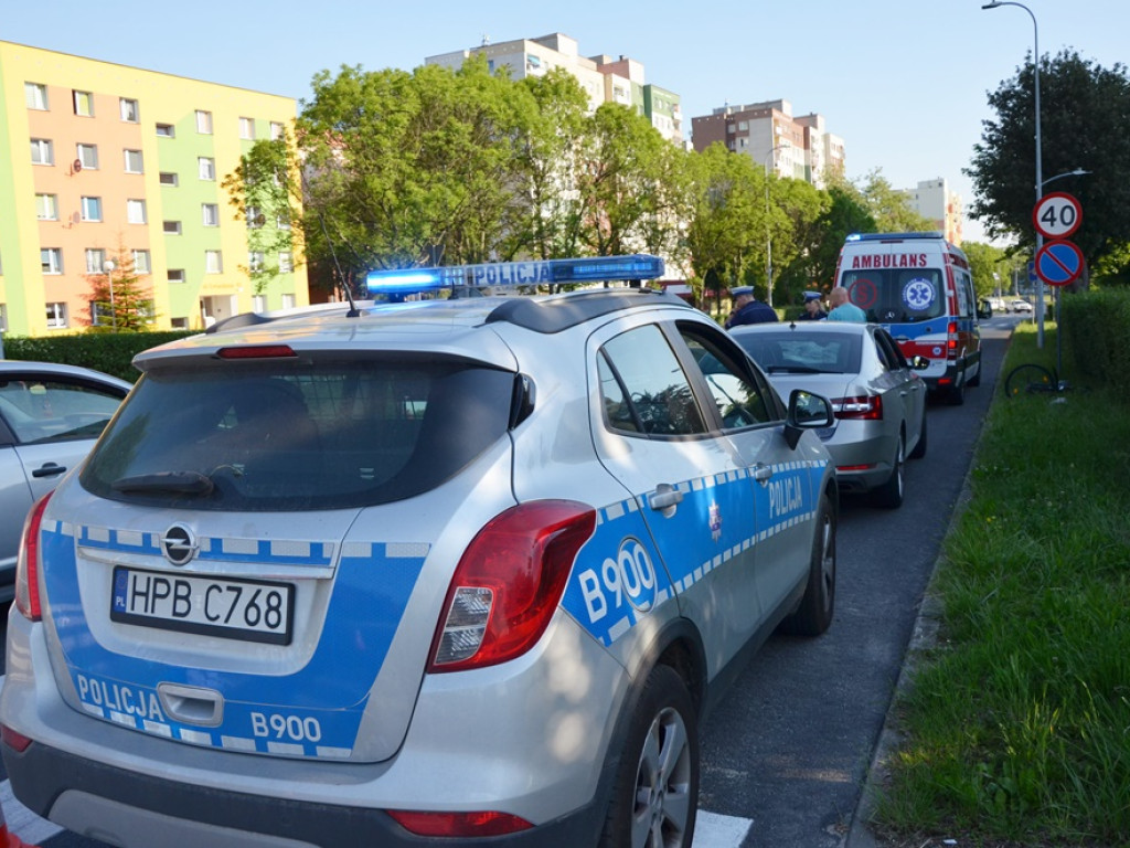 Rowerzysta potrącony na pasach dla pieszych na ulicy Gwiaździstej