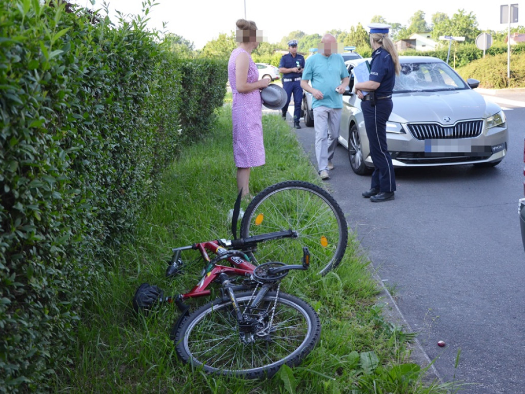 Rowerzysta potrącony na pasach dla pieszych na ulicy Gwiaździstej