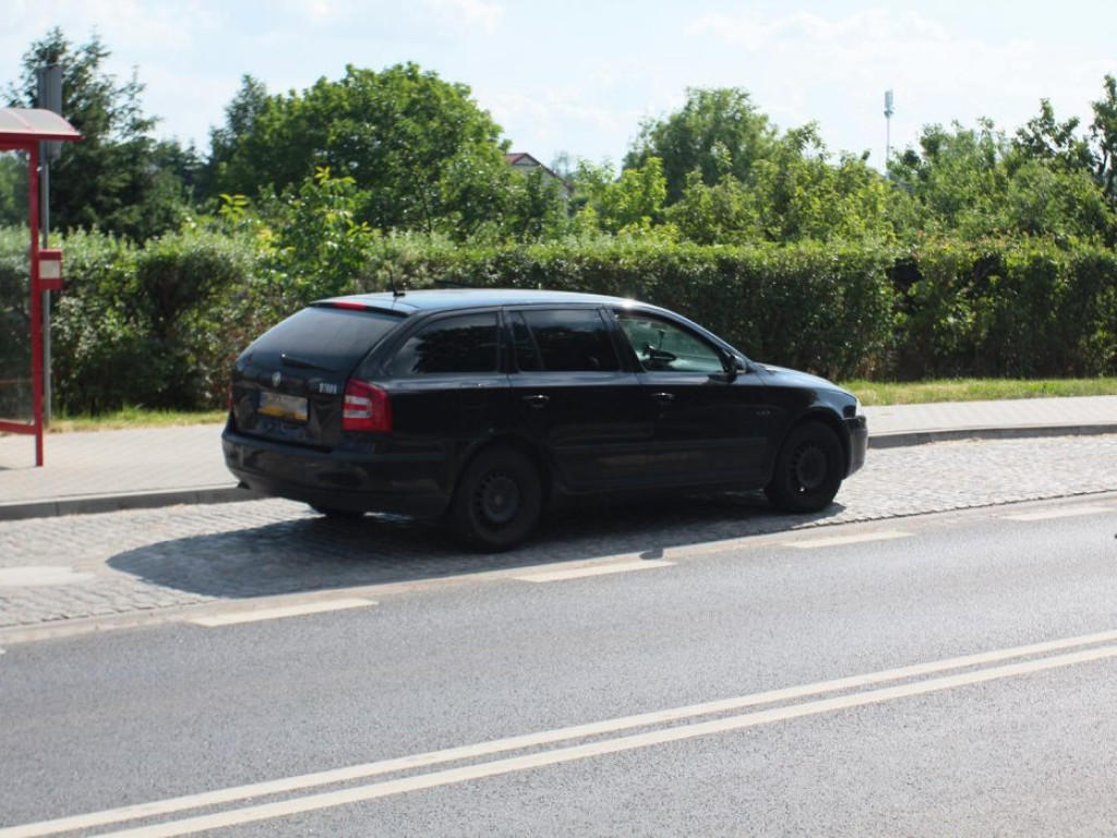 Nie zdążyła wyhamować i bęc. Stłuczka na Rudnowskiej