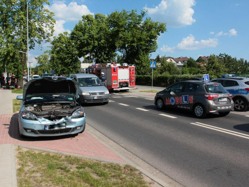 Nie zdążyła wyhamować i bęc. Stłuczka na Rudnowskiej