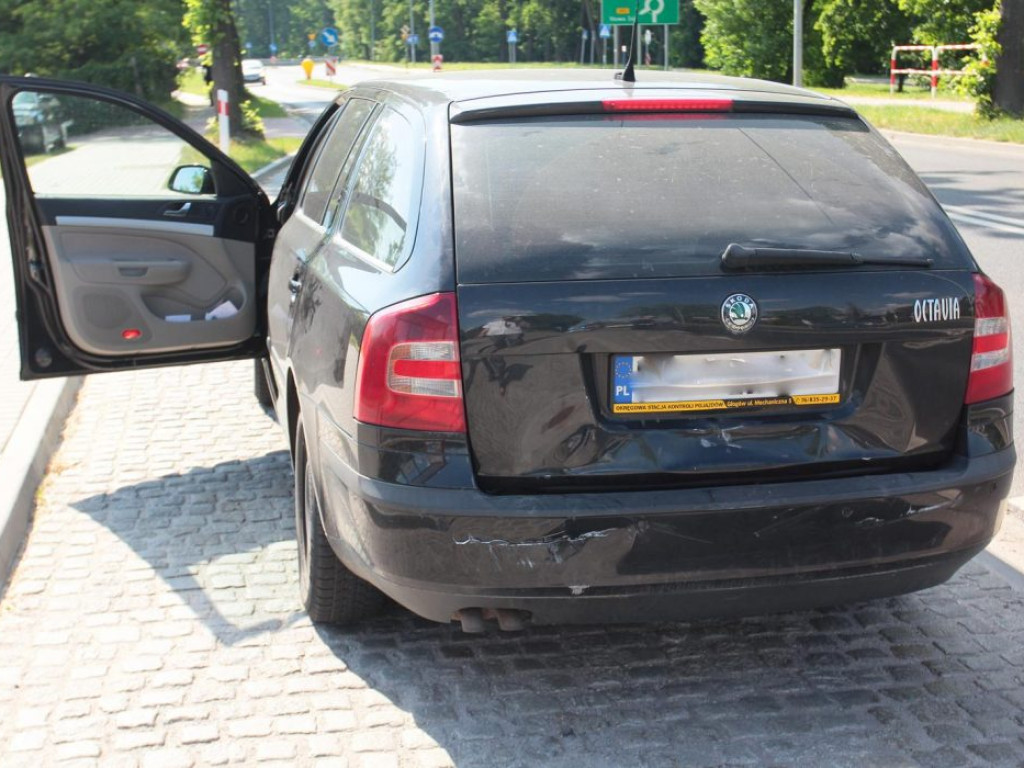 Nie zdążyła wyhamować i bęc. Stłuczka na Rudnowskiej