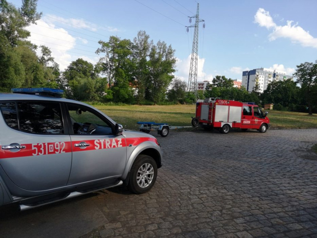 Strażacy ćwiczyli akcję ratunkową na placu festynowym