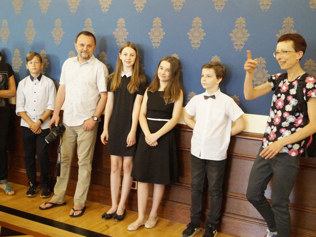 Najzdolniejsi młodzi głogowianie dostali stypendia za wyniki w nauce, ale nie tylko