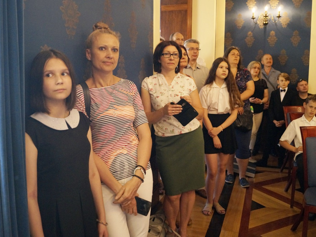 Najzdolniejsi młodzi głogowianie dostali stypendia za wyniki w nauce, ale nie tylko