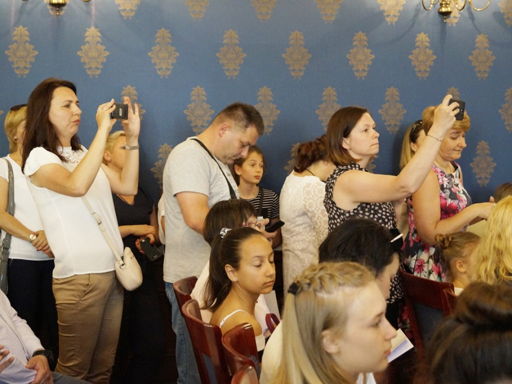 Najzdolniejsi młodzi głogowianie dostali stypendia za wyniki w nauce, ale nie tylko