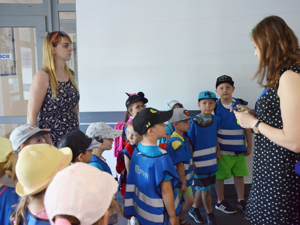 Dzień Dziecka w głogowskiej komendzie. Policjantów odwiedziły przedszkolaki