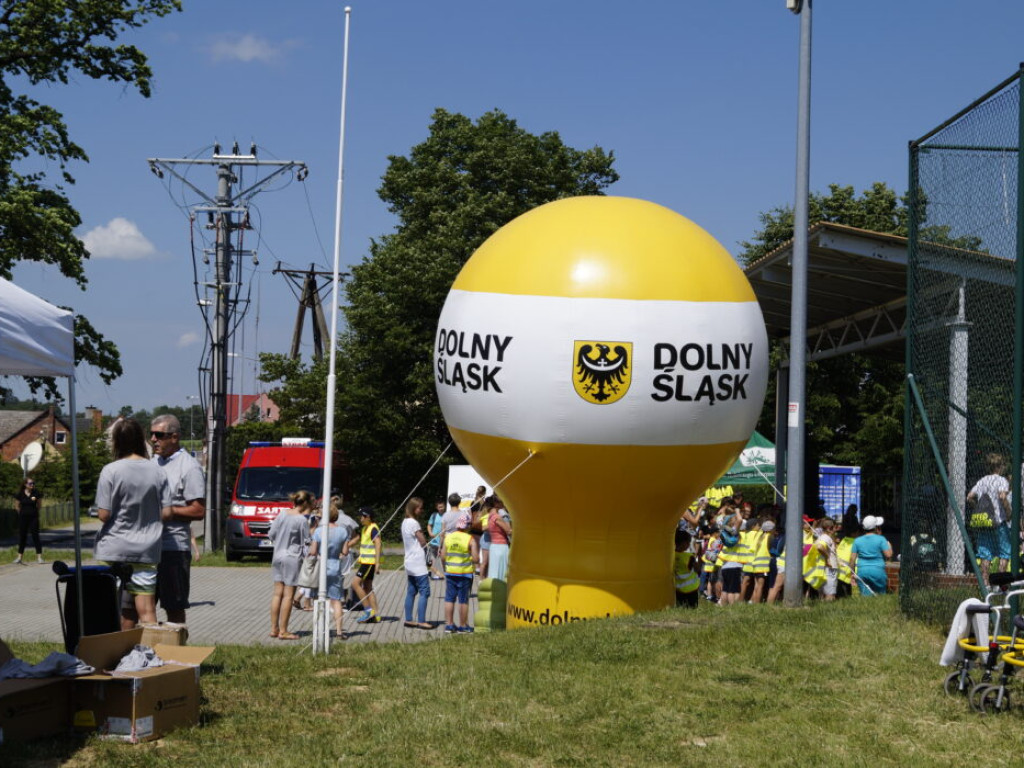 Piknik bezpieczeństwa w nagrodę od marszałka województwa dla szkoły w Jerzmanowej
