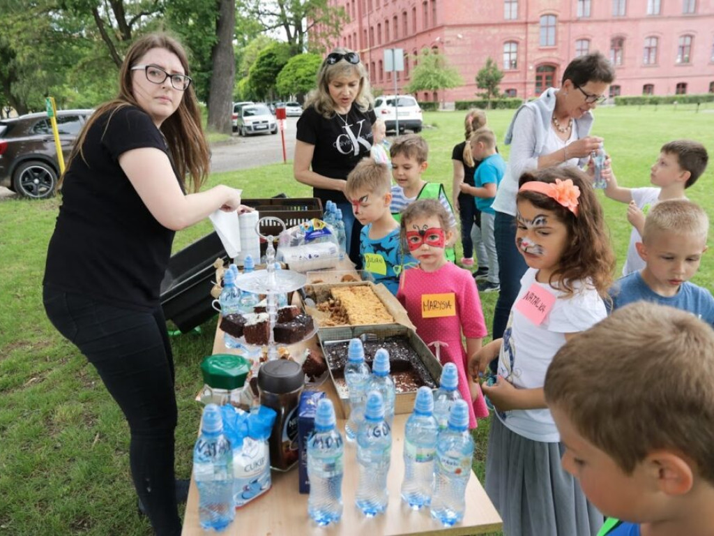 Studentki zorganizowały dla maluchów atrakcje z okazji Dnia Dziecka