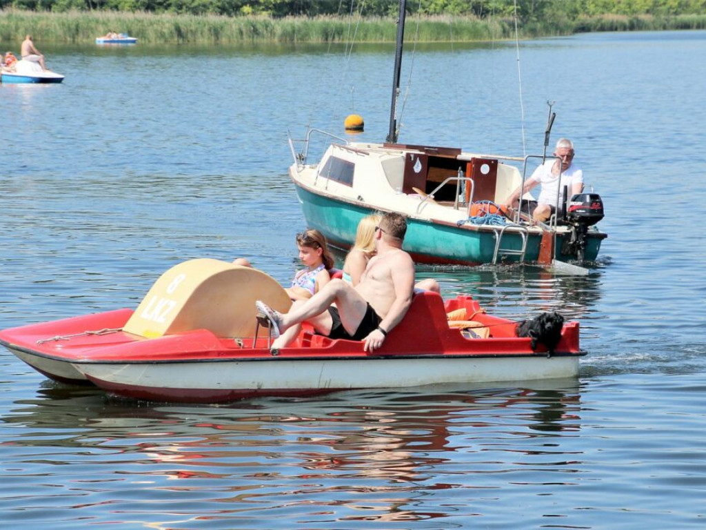 A może by tak weekend w Sławie? Plaża i jezioro tętnią już życiem