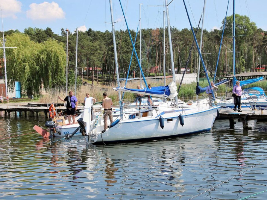 A może by tak weekend w Sławie? Plaża i jezioro tętnią już życiem