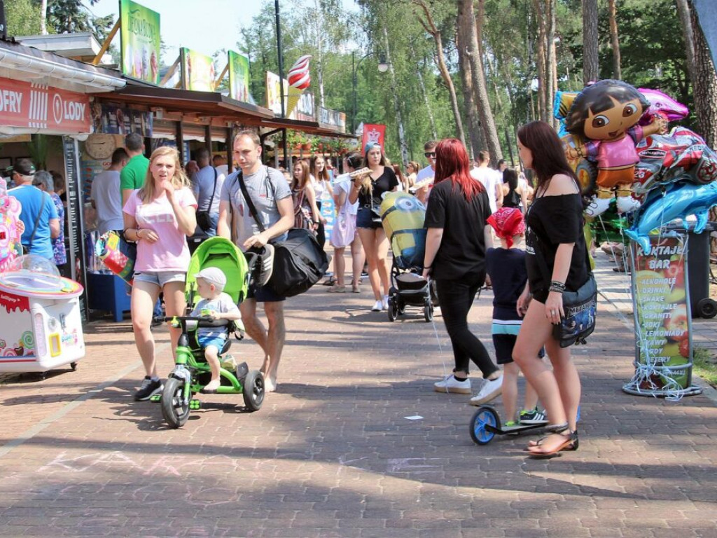 A może by tak weekend w Sławie? Plaża i jezioro tętnią już życiem