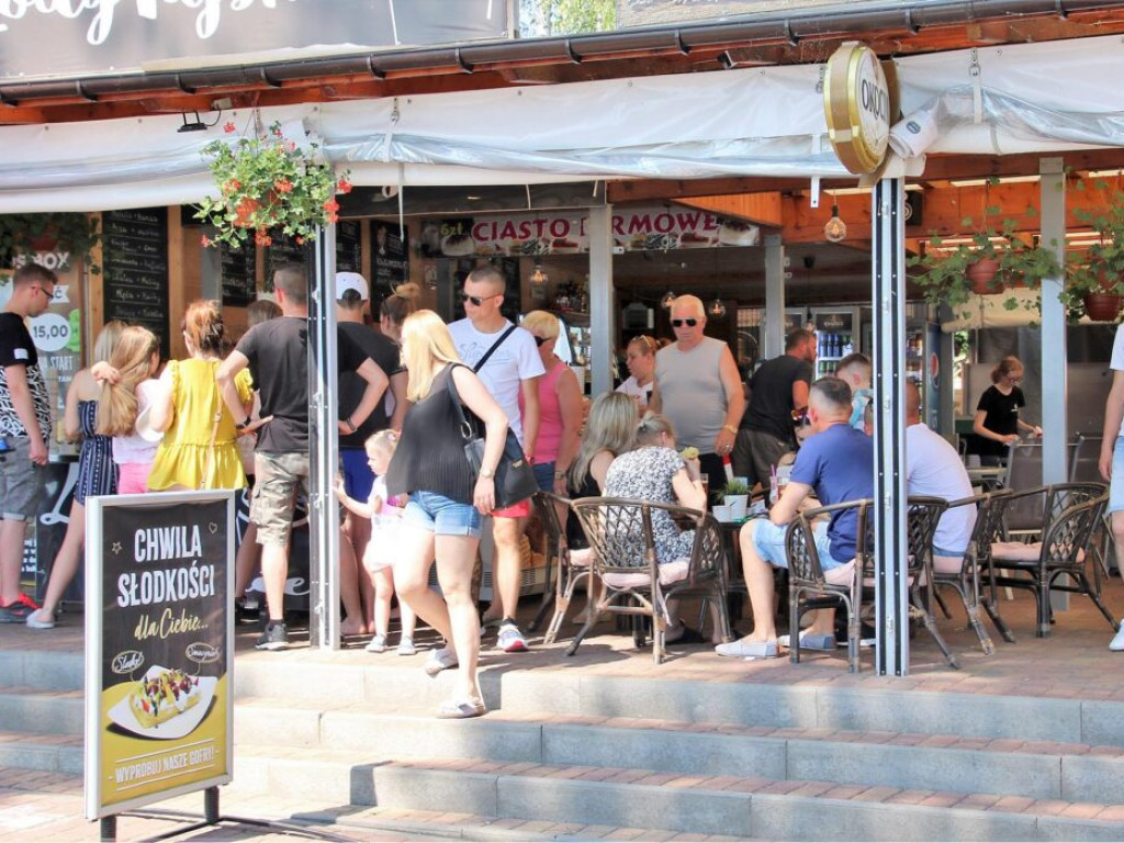 A może by tak weekend w Sławie? Plaża i jezioro tętnią już życiem