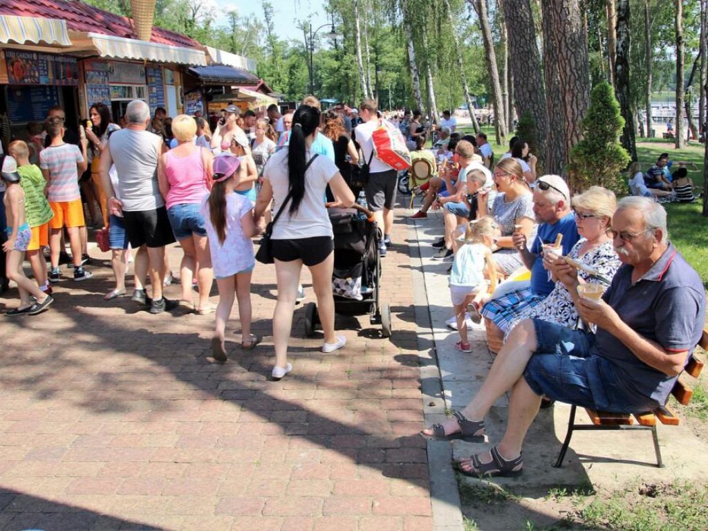 A może by tak weekend w Sławie? Plaża i jezioro tętnią już życiem