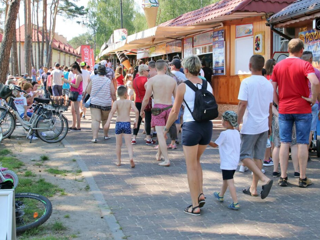A może by tak weekend w Sławie? Plaża i jezioro tętnią już życiem