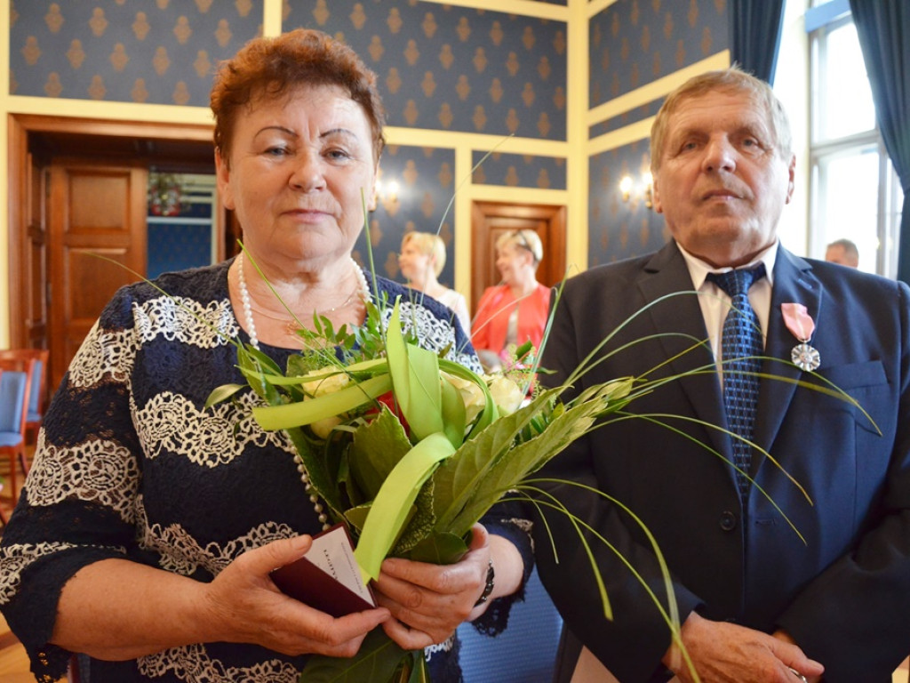Jak trafi swój na swego, to trzeba kuć żelazo póki gorące... Złote gody w ratuszu