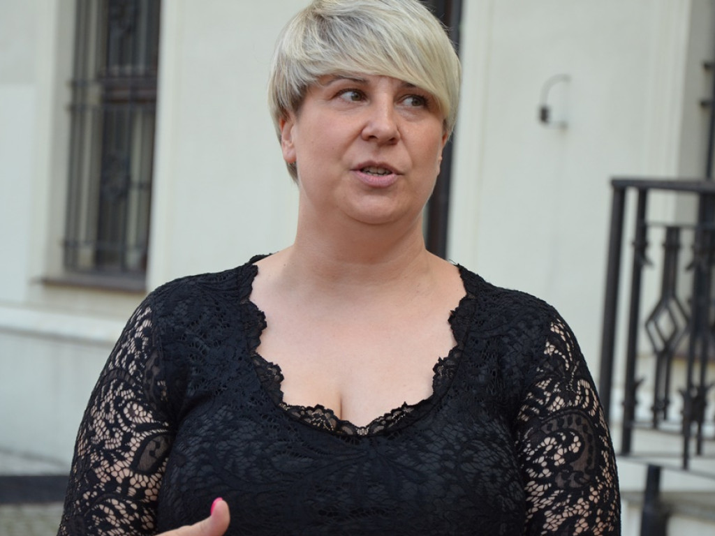 Poloneza czas zacząć! Absolwenci gimnazjum zawładnęli głogowskim rynkiem
