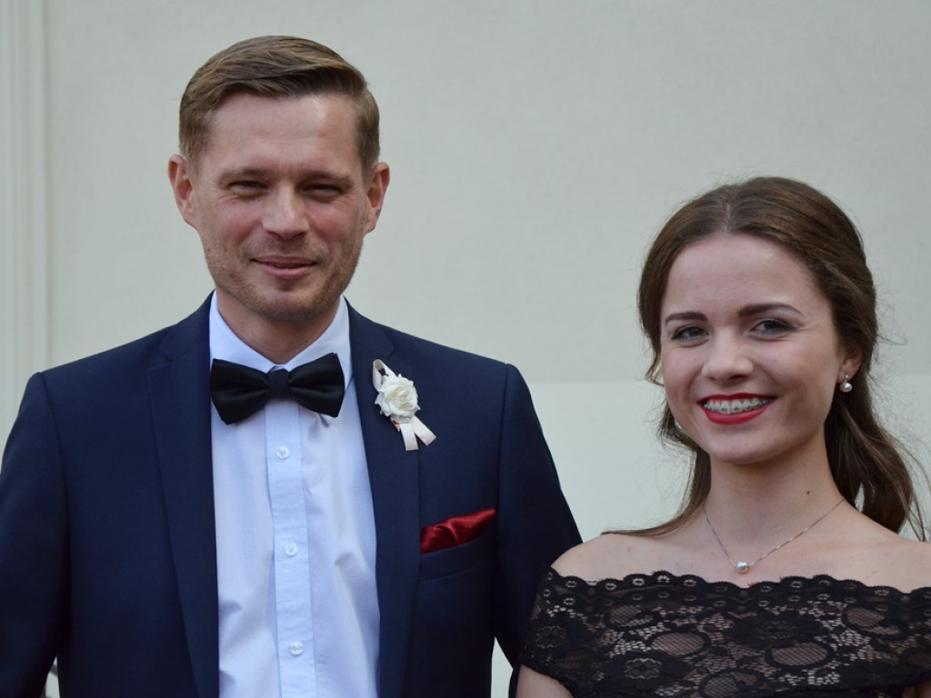 Poloneza czas zacząć! Absolwenci gimnazjum zawładnęli głogowskim rynkiem