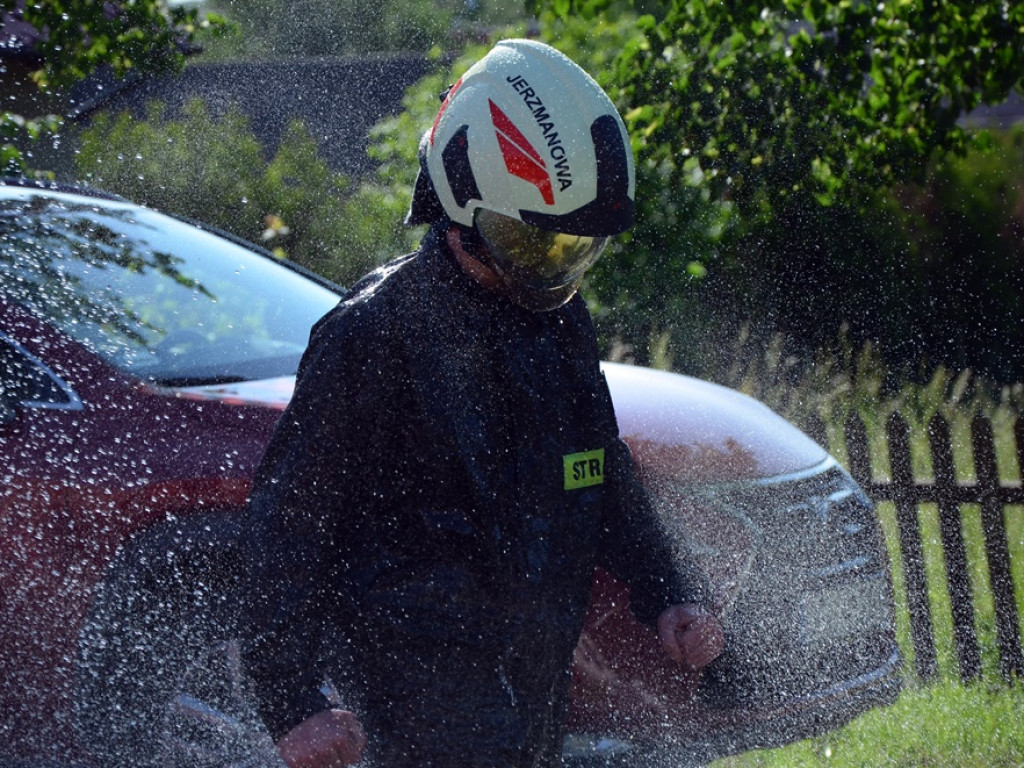 Niech święty Florian nad wami czuwa! Ochotnicy z Jerzmanowej mają nowego druha