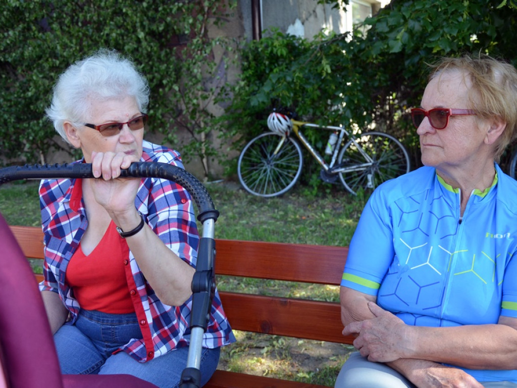 Piękne tradycje przekazują z pokolenia na pokolenia. Zespoły ludowe na scenie