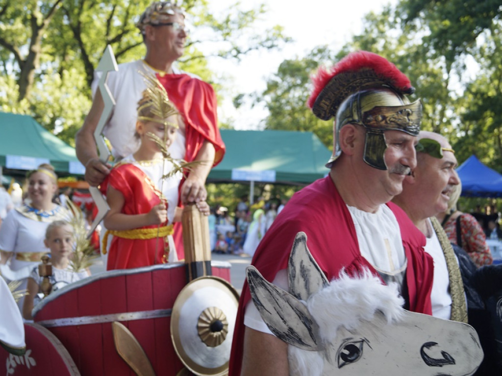Turniej wsi w Grębocicach po grecku. W parku można było zobaczyć Zeusa, Atenę czy Herę