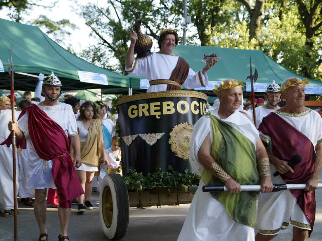 Turniej wsi w Grębocicach po grecku. W parku można było zobaczyć Zeusa, Atenę czy Herę
