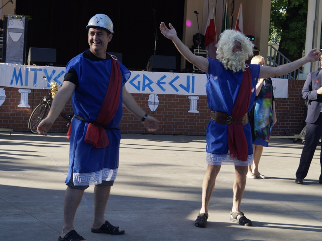 Turniej wsi w Grębocicach po grecku. W parku można było zobaczyć Zeusa, Atenę czy Herę