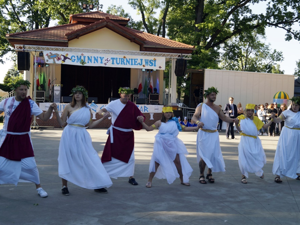 Turniej wsi w Grębocicach po grecku. W parku można było zobaczyć Zeusa, Atenę czy Herę