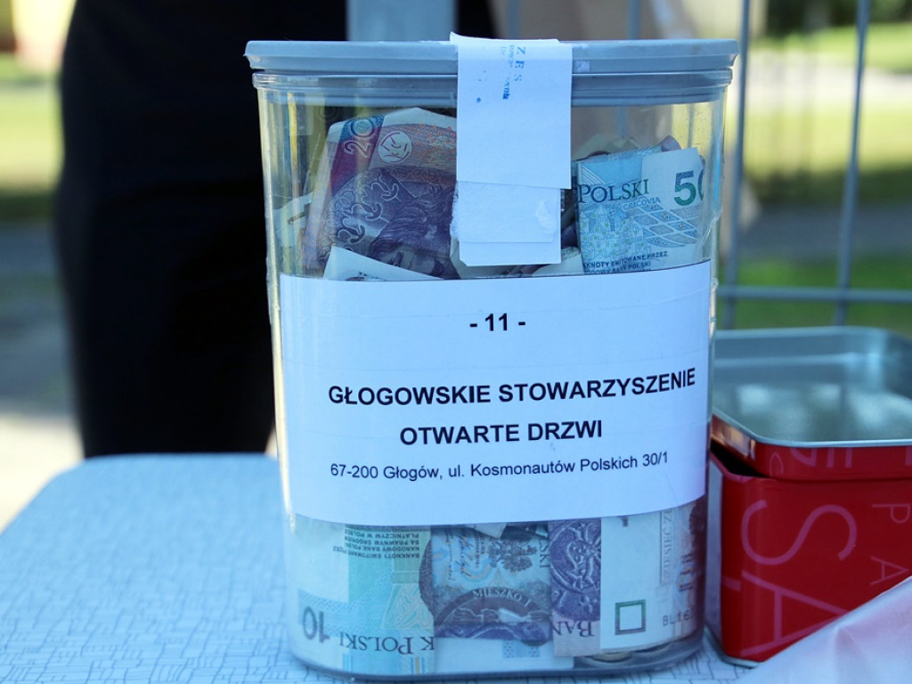 Dąb Przybyszów wygrał bez większych problemów i kwestował dla Amelki