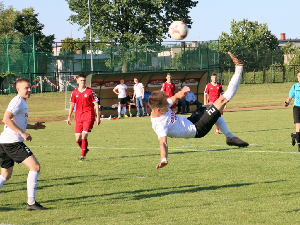 Dąb Przybyszów wygrał bez większych problemów i kwestował dla Amelki