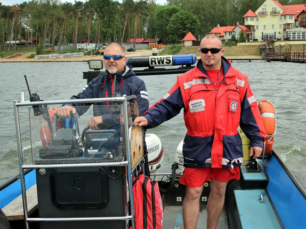 Silny wiatr na jeziorze sławskim, ale obyło się bez wywrotek
