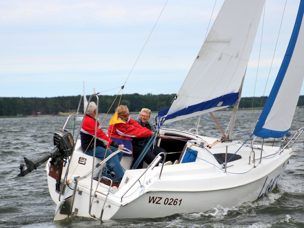 Silny wiatr na jeziorze sławskim, ale obyło się bez wywrotek