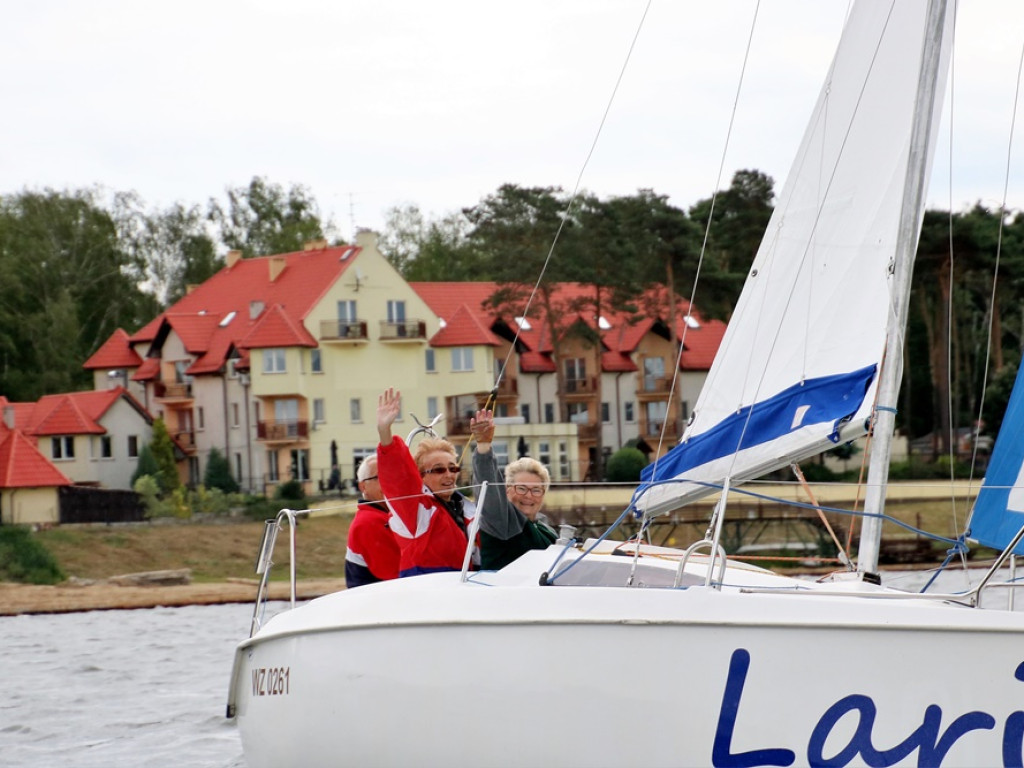 Silny wiatr na jeziorze sławskim, ale obyło się bez wywrotek