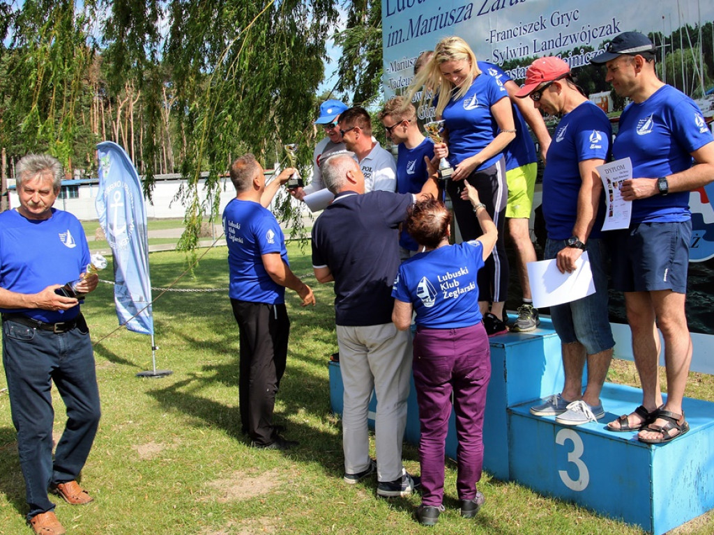 Silny wiatr na jeziorze sławskim, ale obyło się bez wywrotek