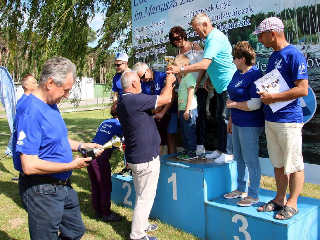 Silny wiatr na jeziorze sławskim, ale obyło się bez wywrotek