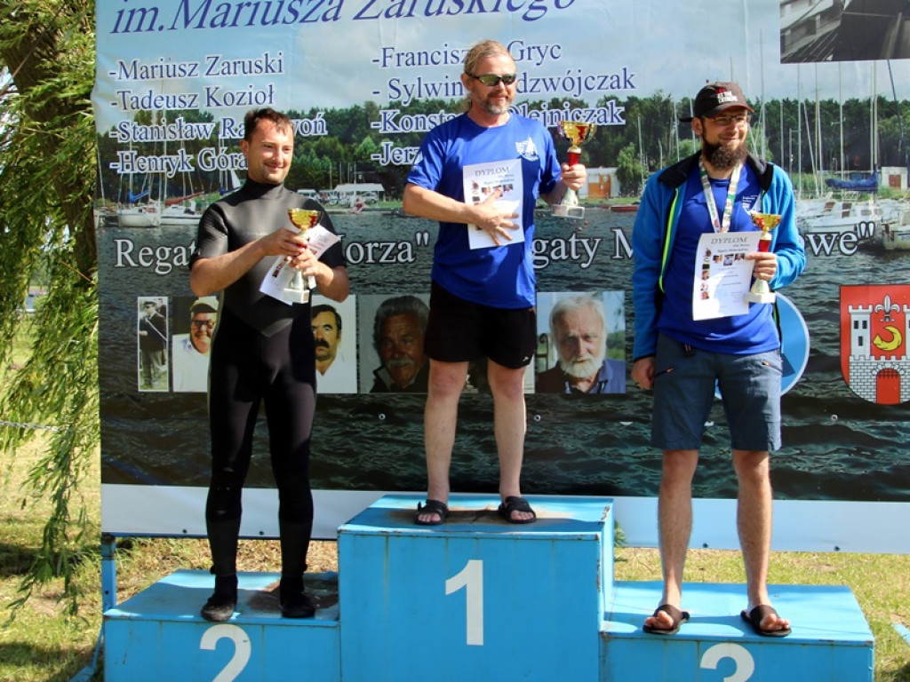 Silny wiatr na jeziorze sławskim, ale obyło się bez wywrotek