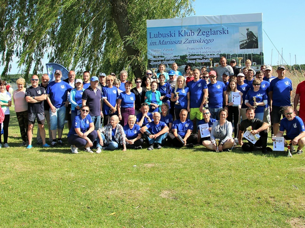 Silny wiatr na jeziorze sławskim, ale obyło się bez wywrotek