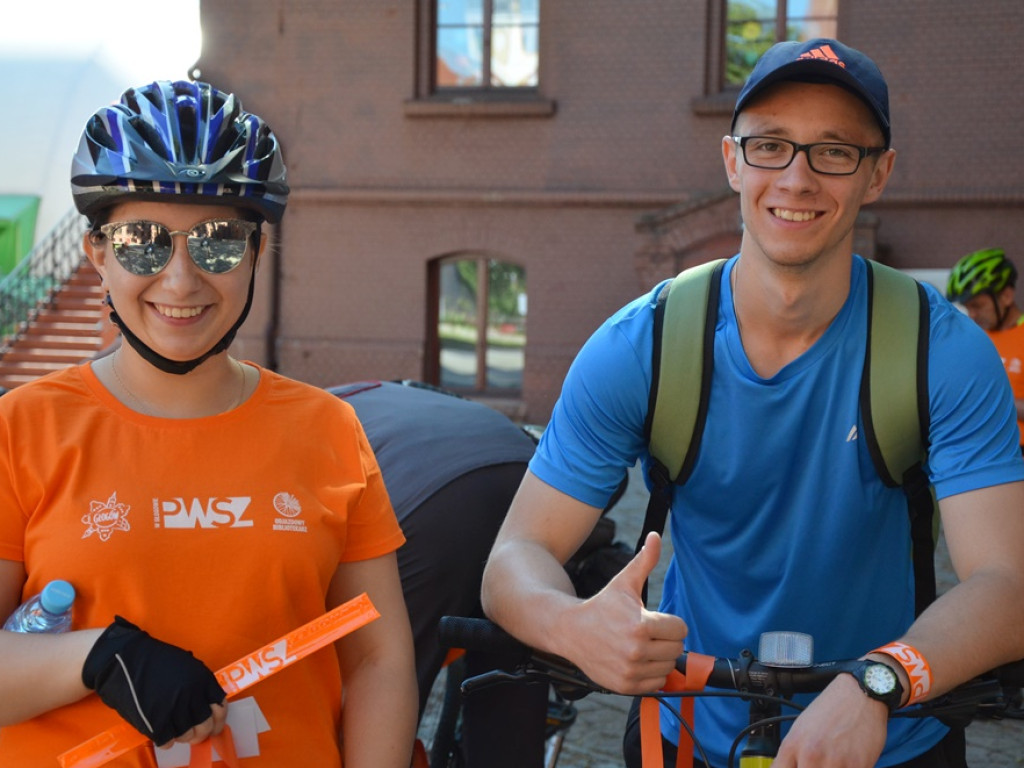 Odjazdowy Bibliotekarz po raz czwarty. Ruszył rajd rowerowy do Dalkowa. Dopisała pogoda i frekwencja