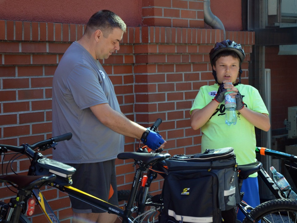Odjazdowy Bibliotekarz po raz czwarty. Ruszył rajd rowerowy do Dalkowa. Dopisała pogoda i frekwencja