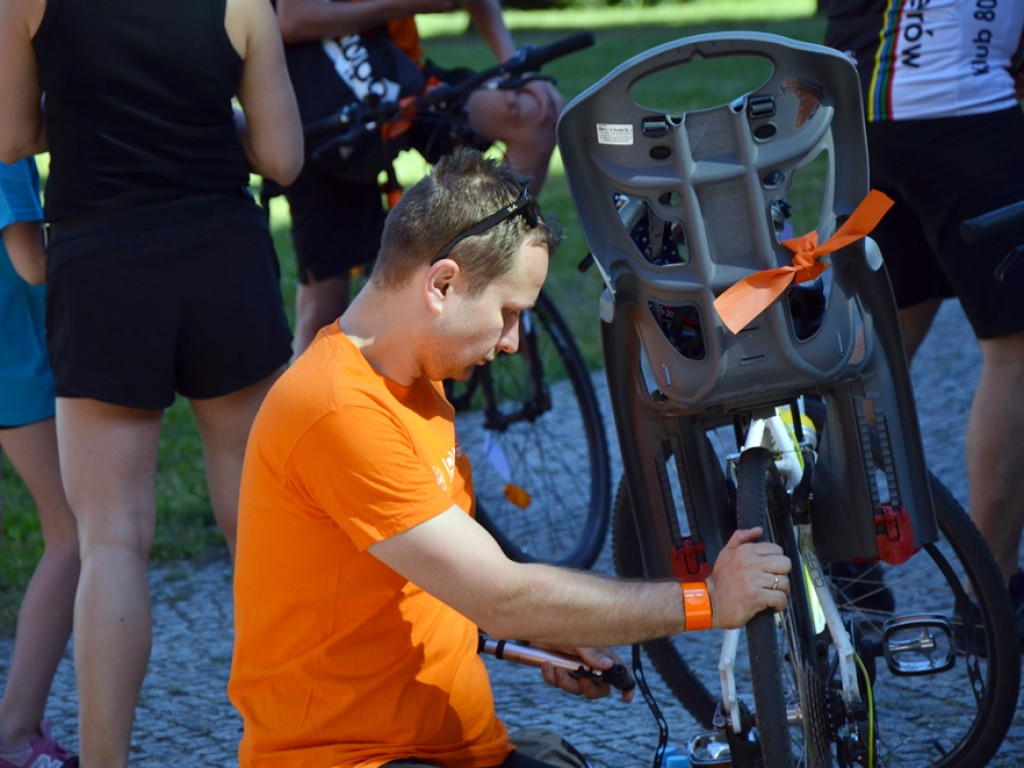 Odjazdowy Bibliotekarz po raz czwarty. Ruszył rajd rowerowy do Dalkowa. Dopisała pogoda i frekwencja
