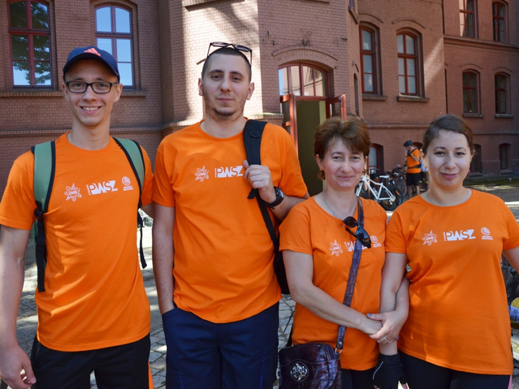 Odjazdowy Bibliotekarz po raz czwarty. Ruszył rajd rowerowy do Dalkowa. Dopisała pogoda i frekwencja