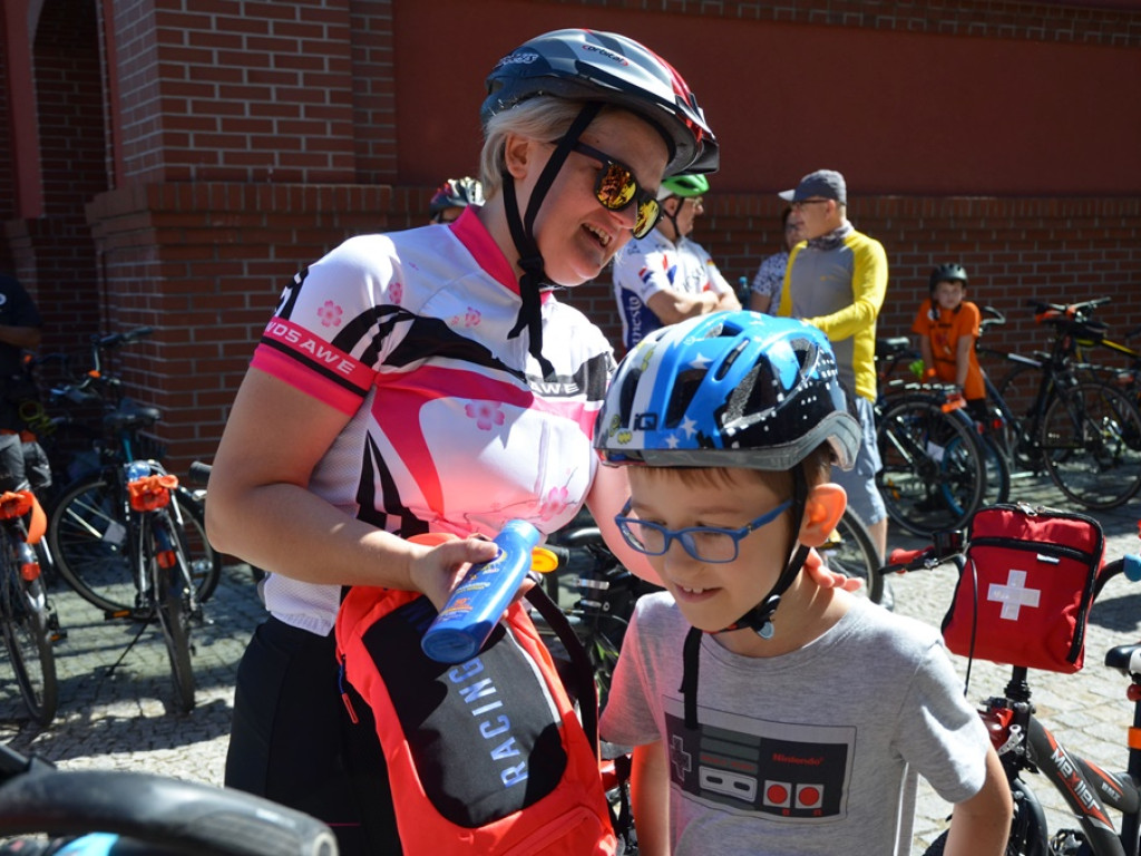 Odjazdowy Bibliotekarz po raz czwarty. Ruszył rajd rowerowy do Dalkowa. Dopisała pogoda i frekwencja