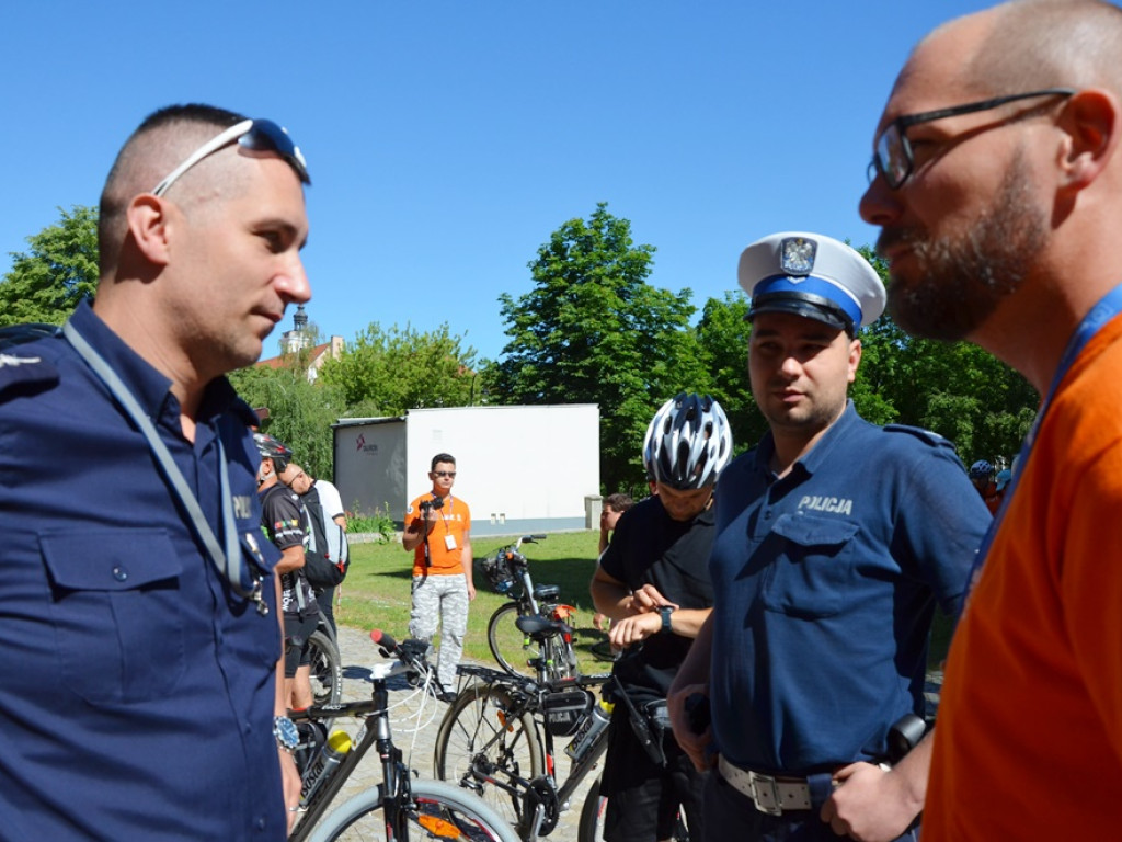 Odjazdowy Bibliotekarz po raz czwarty. Ruszył rajd rowerowy do Dalkowa. Dopisała pogoda i frekwencja