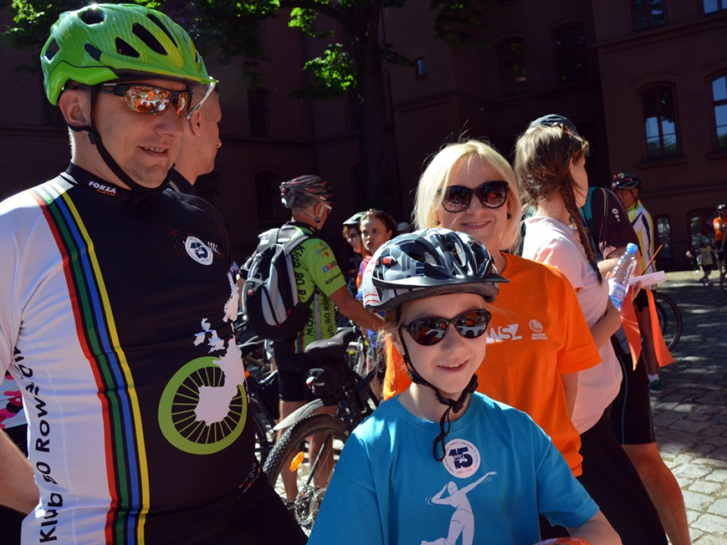 Odjazdowy Bibliotekarz po raz czwarty. Ruszył rajd rowerowy do Dalkowa. Dopisała pogoda i frekwencja