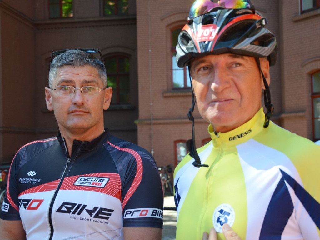 Odjazdowy Bibliotekarz po raz czwarty. Ruszył rajd rowerowy do Dalkowa. Dopisała pogoda i frekwencja