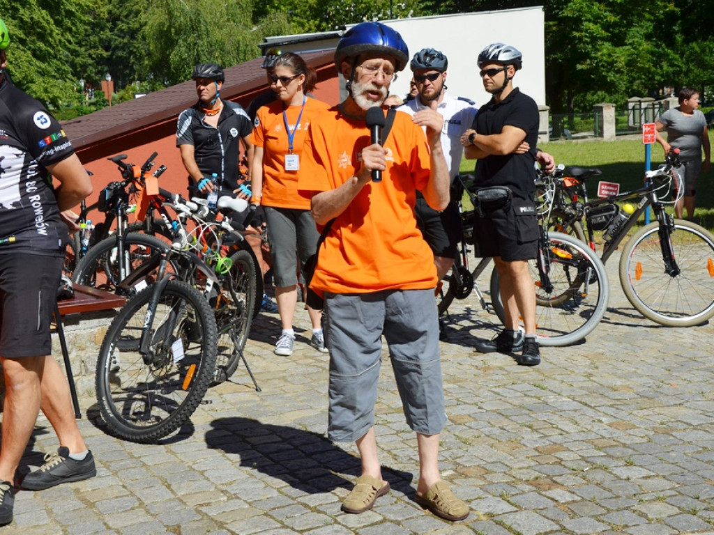 Odjazdowy Bibliotekarz po raz czwarty. Ruszył rajd rowerowy do Dalkowa. Dopisała pogoda i frekwencja