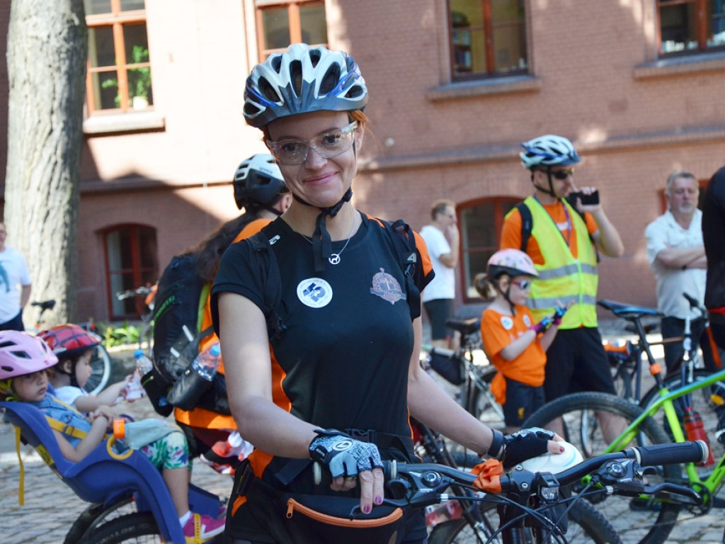 Odjazdowy Bibliotekarz po raz czwarty. Ruszył rajd rowerowy do Dalkowa. Dopisała pogoda i frekwencja