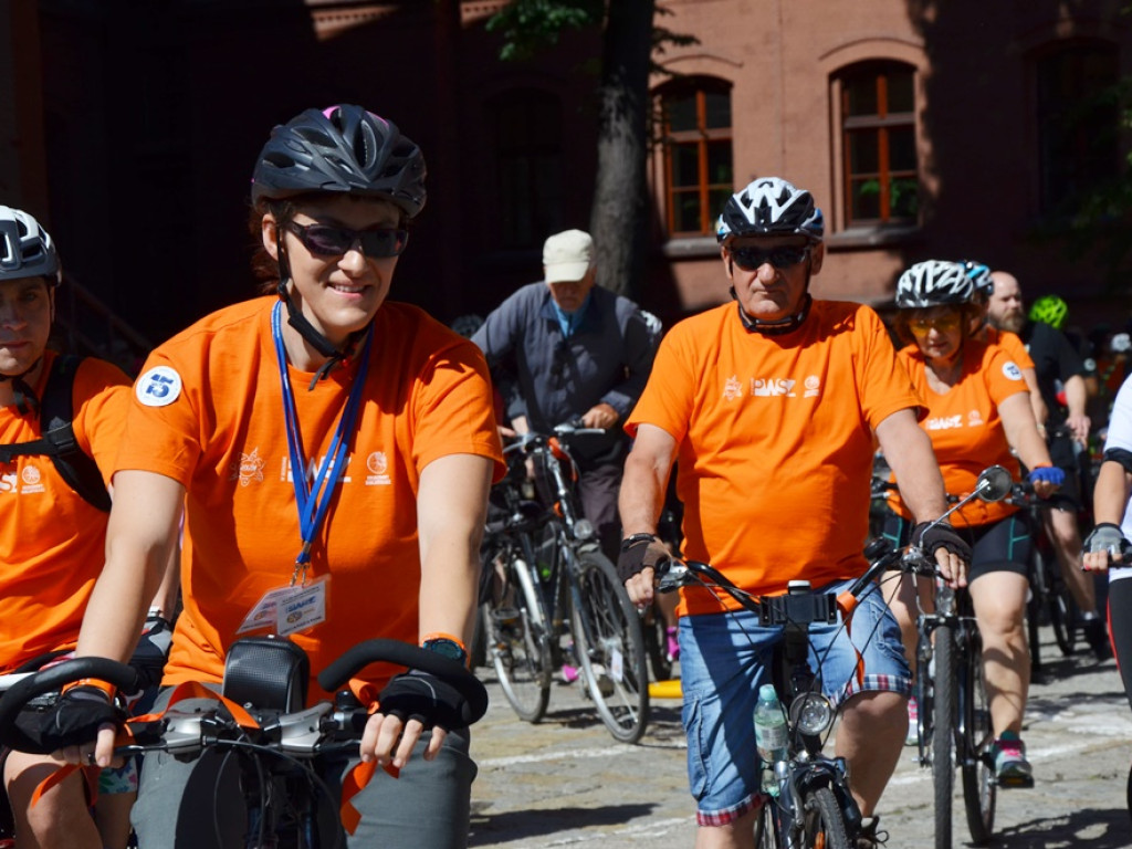 Odjazdowy Bibliotekarz po raz czwarty. Ruszył rajd rowerowy do Dalkowa. Dopisała pogoda i frekwencja