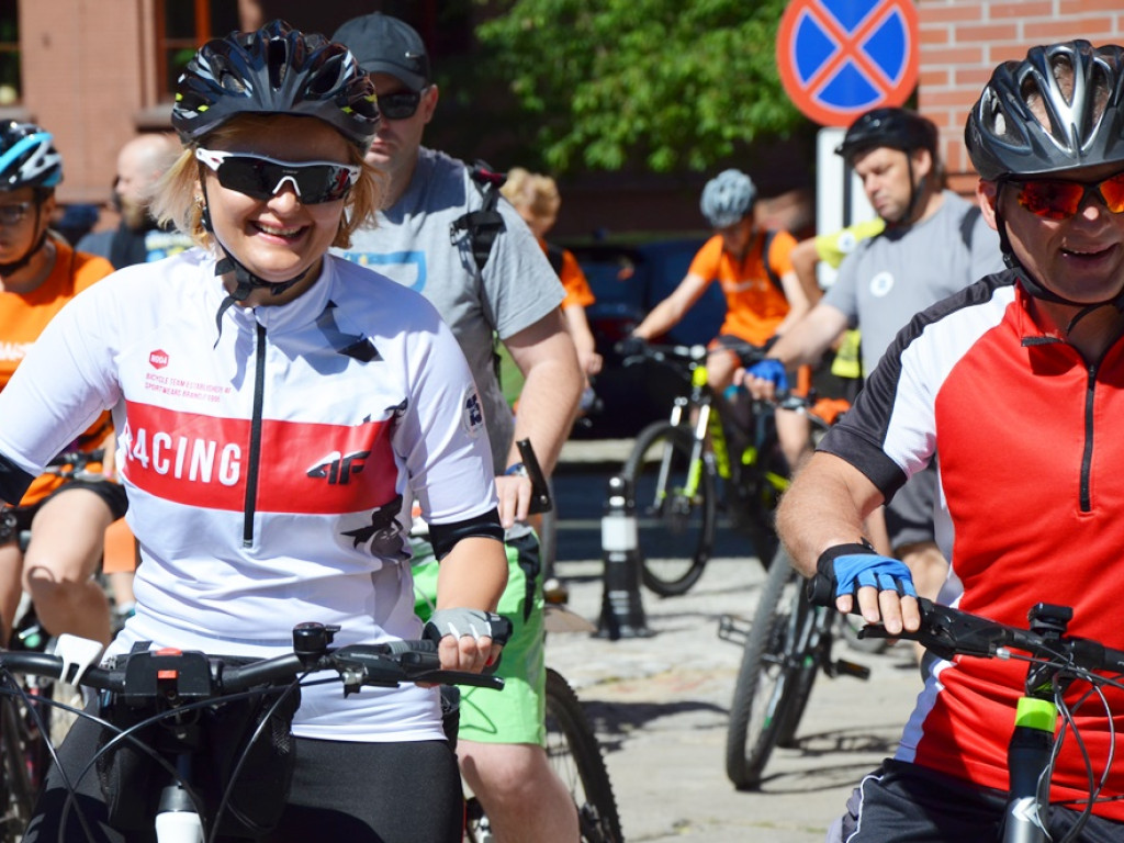Odjazdowy Bibliotekarz po raz czwarty. Ruszył rajd rowerowy do Dalkowa. Dopisała pogoda i frekwencja