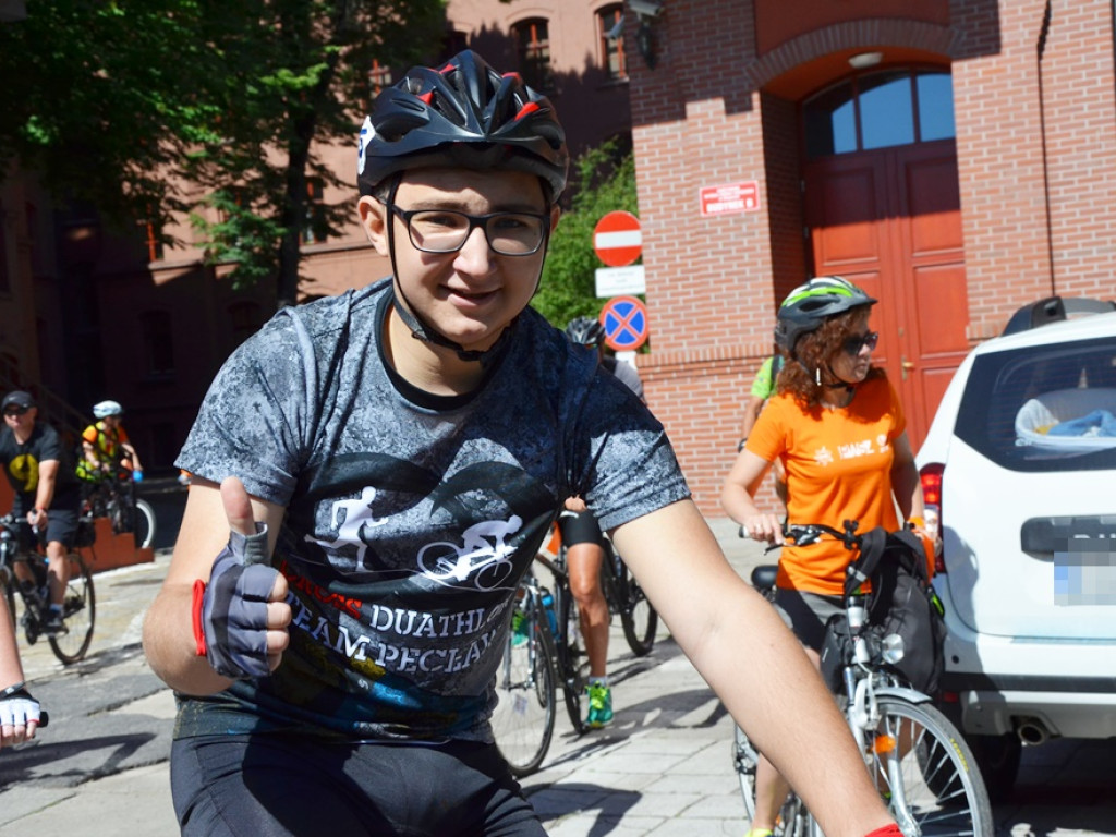 Odjazdowy Bibliotekarz po raz czwarty. Ruszył rajd rowerowy do Dalkowa. Dopisała pogoda i frekwencja